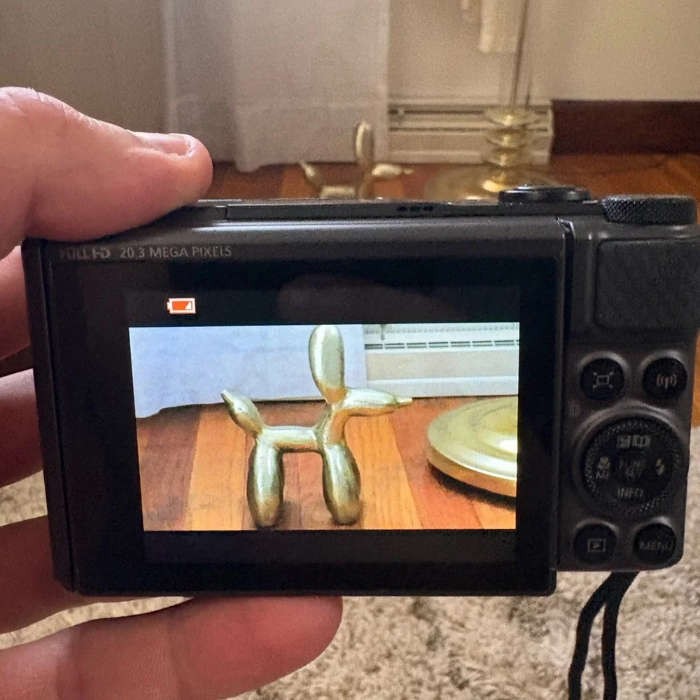 Canon PowerShot SX730 HS Digital Camera with Flip Screen 20.3MP
40x Optical Zoom - Picture 4 of 8